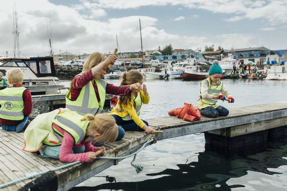 Dorguðu við Flensborgarbryggju