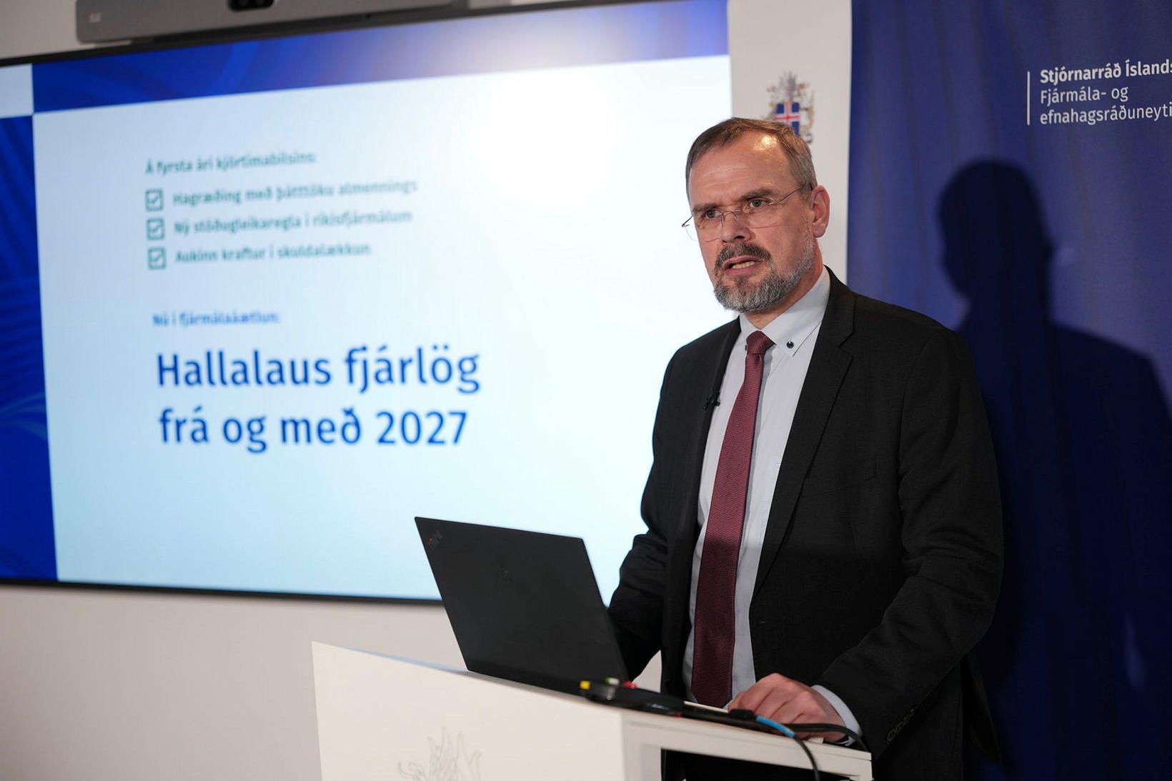 Ákvörðunin í höndum ríkisstofnana