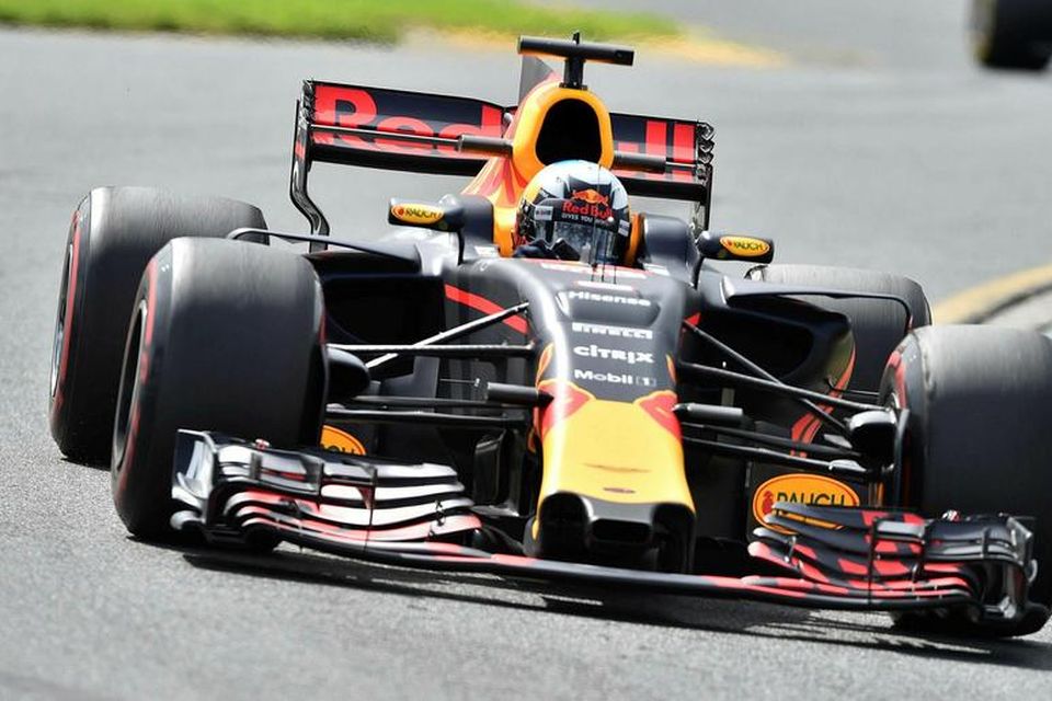 Heimamaðurinn Daniel Ricciardo á Red Bull í Melbourne í morgun.