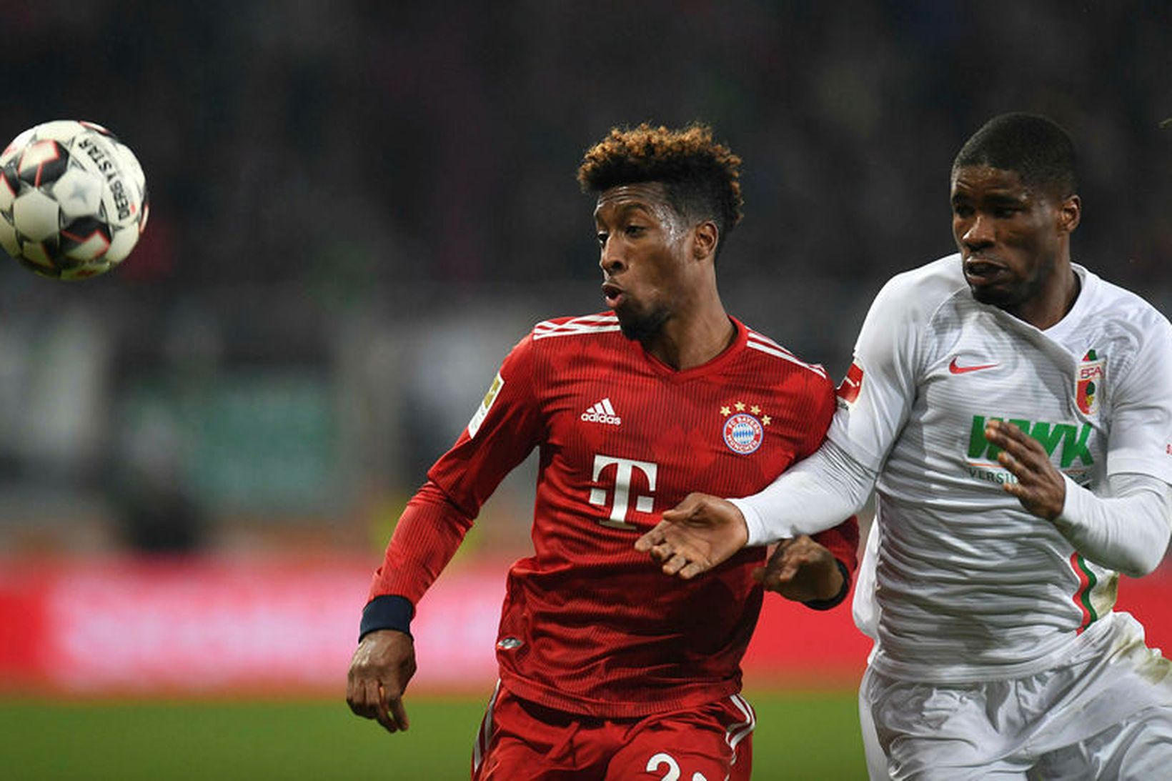 Kingsley Coman haltraði af velli gegn Augsburg í þýsku 1. …