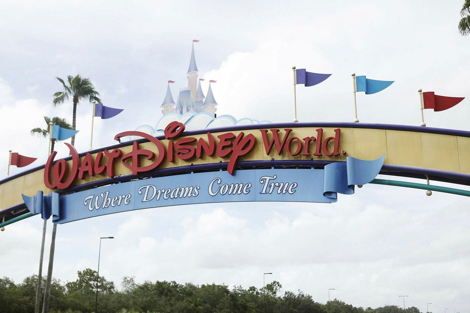 Disney World í Flórída opnar aftur um helgina.