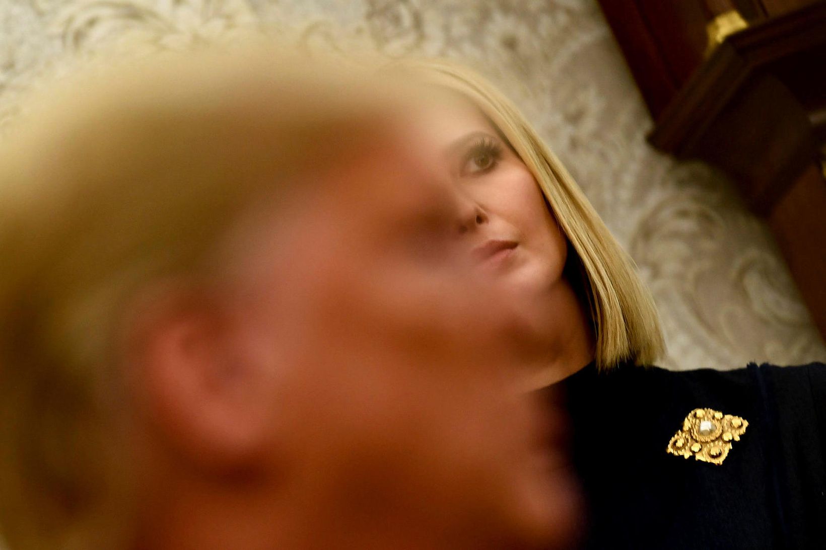 Ivanka Trump sést hér fyrir aftan föður sinn Donald. 16% …