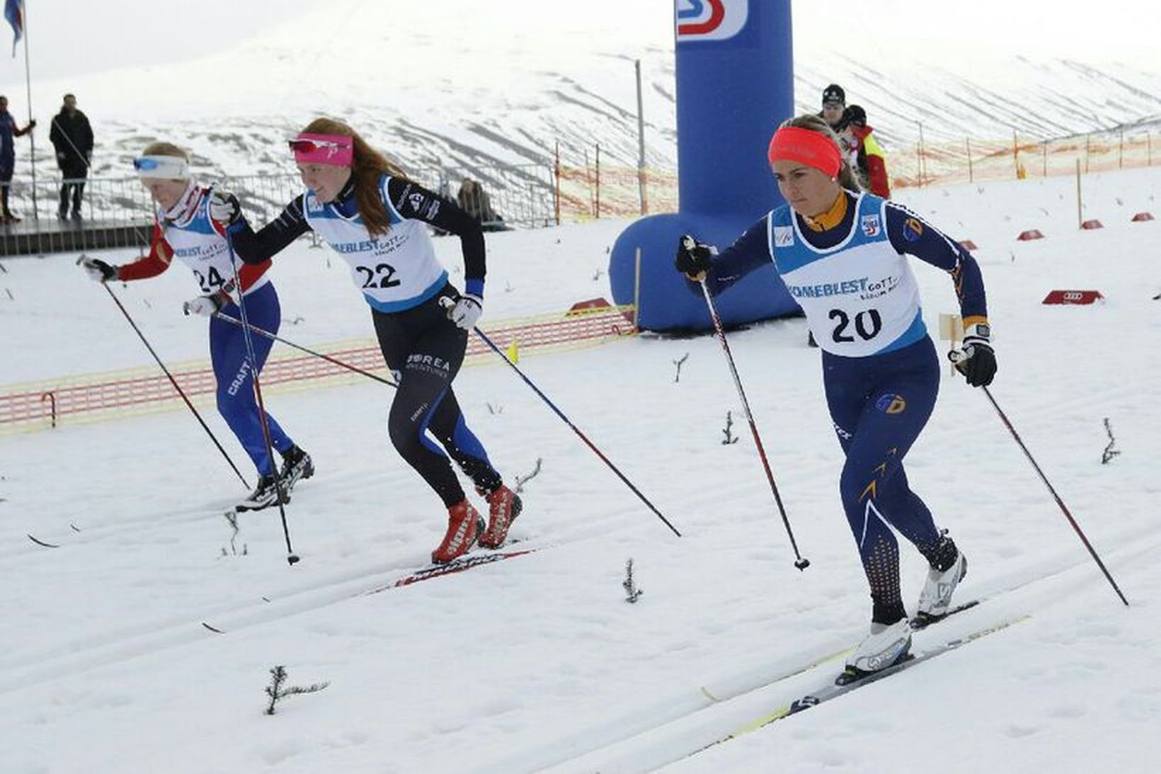 Elsa Guðrún Jónsdóttir til hægri, Anna María Daníelsdóttir í miðjunni …