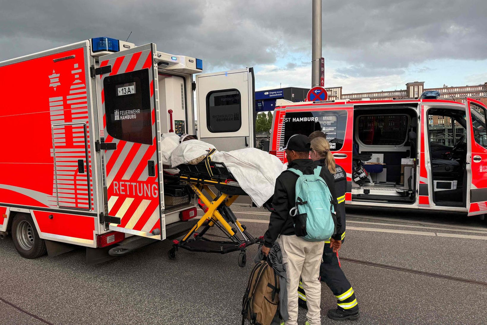 Kona hefur verið handtekin vegna árásarinnar. Tólf eru sagðir særðir.