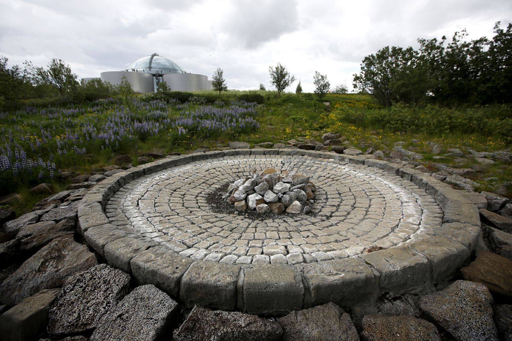 Goshverinn er skreyttur steinlagðri skál. Nú er hann lokaður vegna …