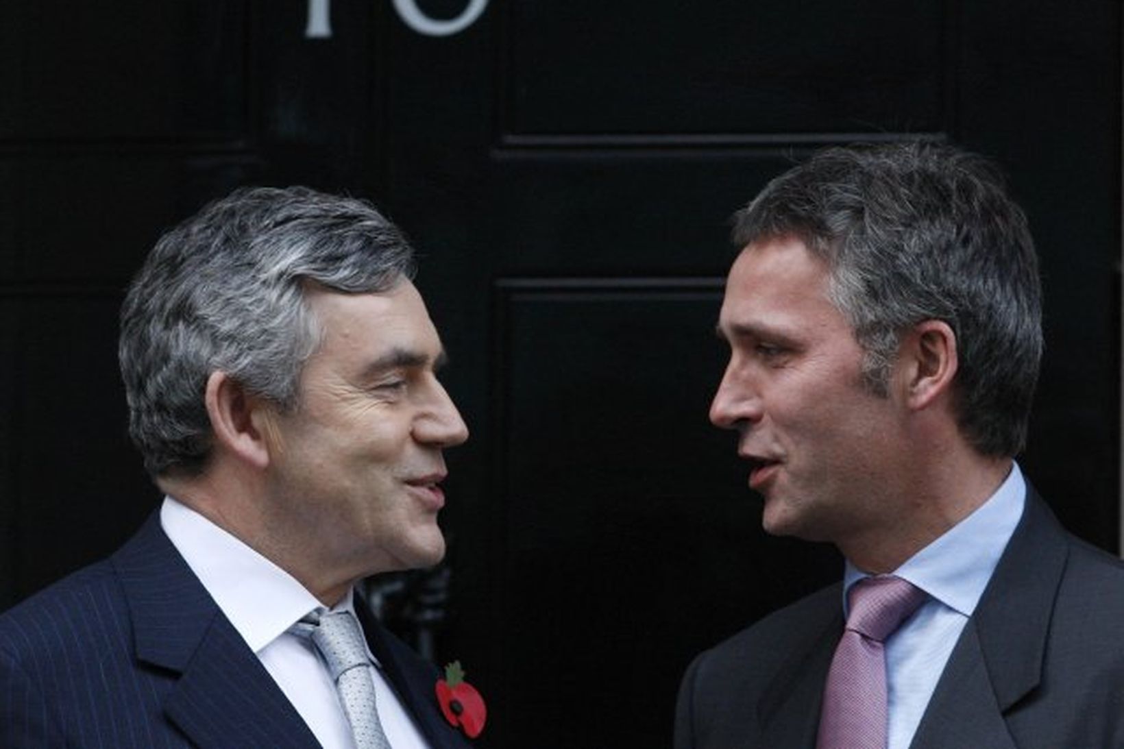 Gordon Brown og Jens Stoltenberg utan við Downingstræti 10 í …