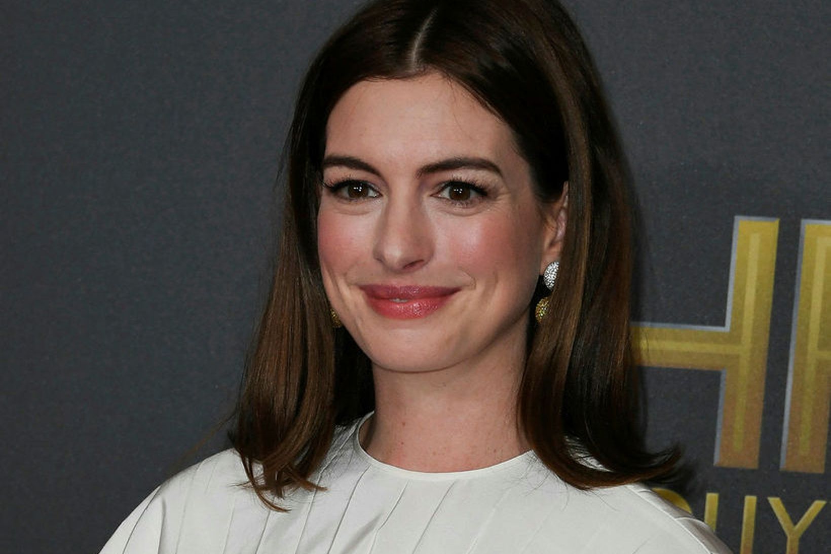 Anne Hathaway á von á sínu öðru barni.