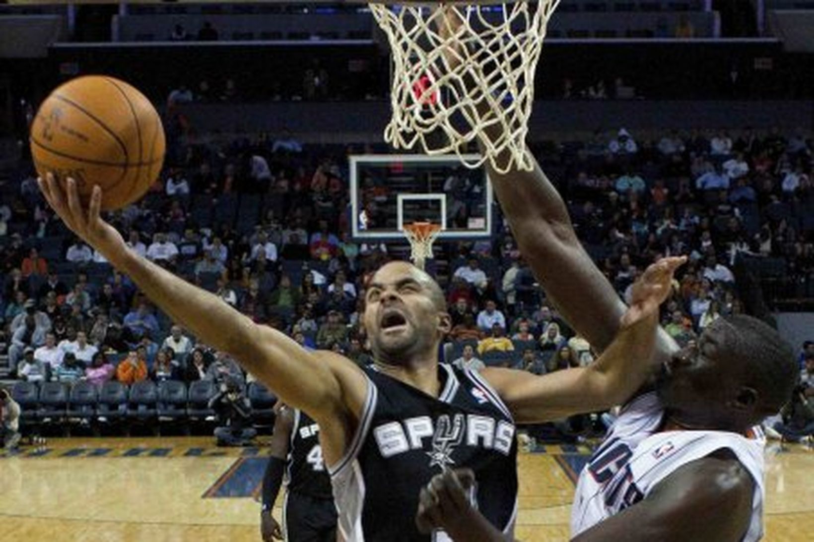 Tony Parker skoraði 19 stig fyrir Spurs.