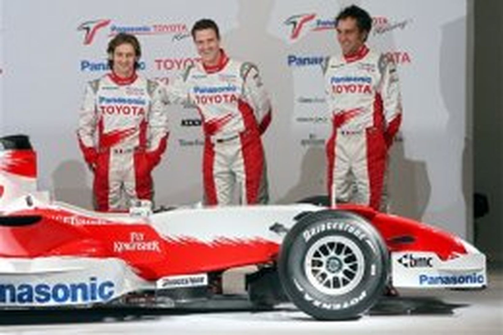 Trulli, Schumacher og Montagny við 2007-bílinn við athöfnina í Köln …