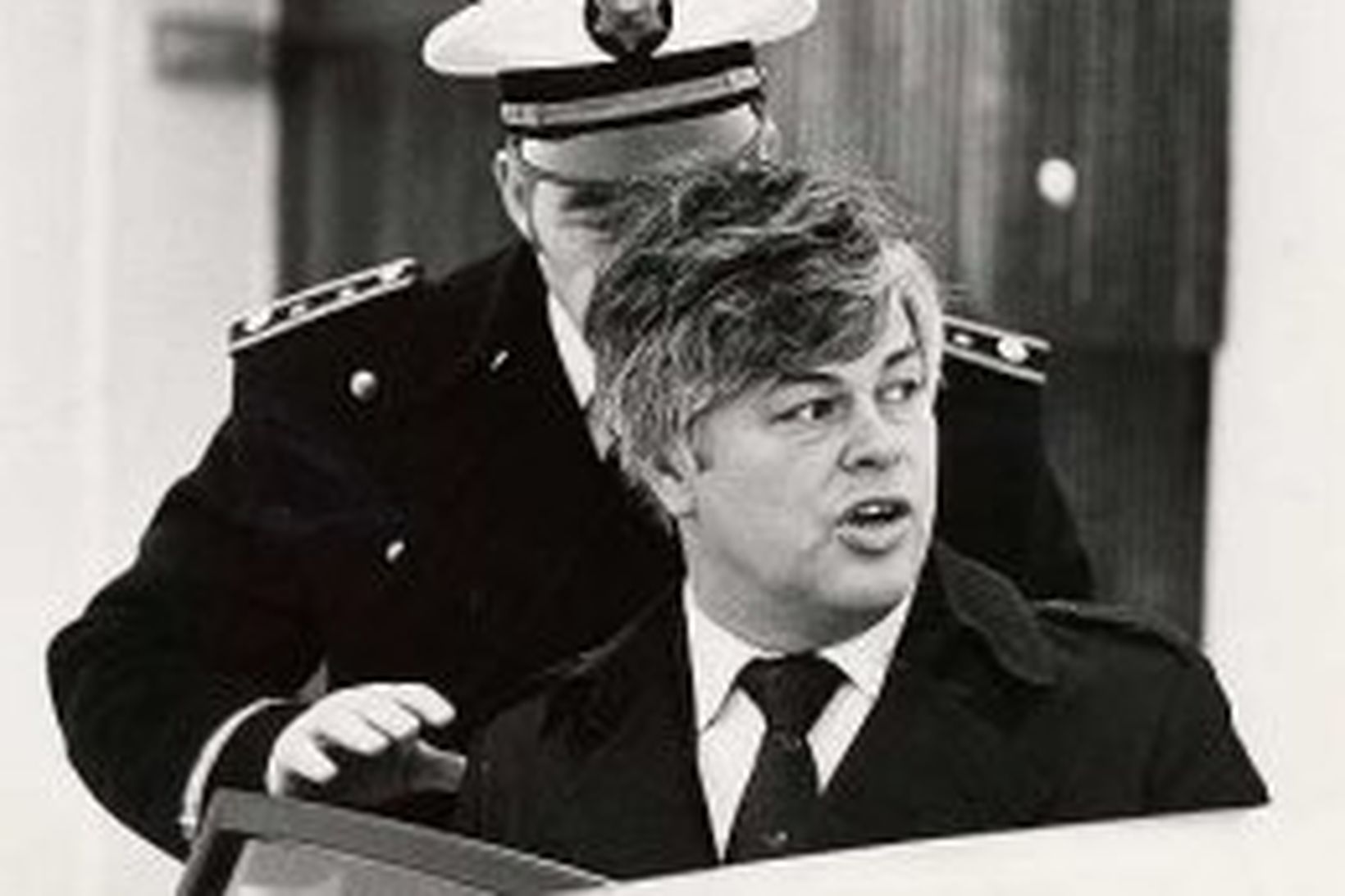 Paul Watson leiddur út úr Síðumúlafangelsinu í janúar árið 1988.