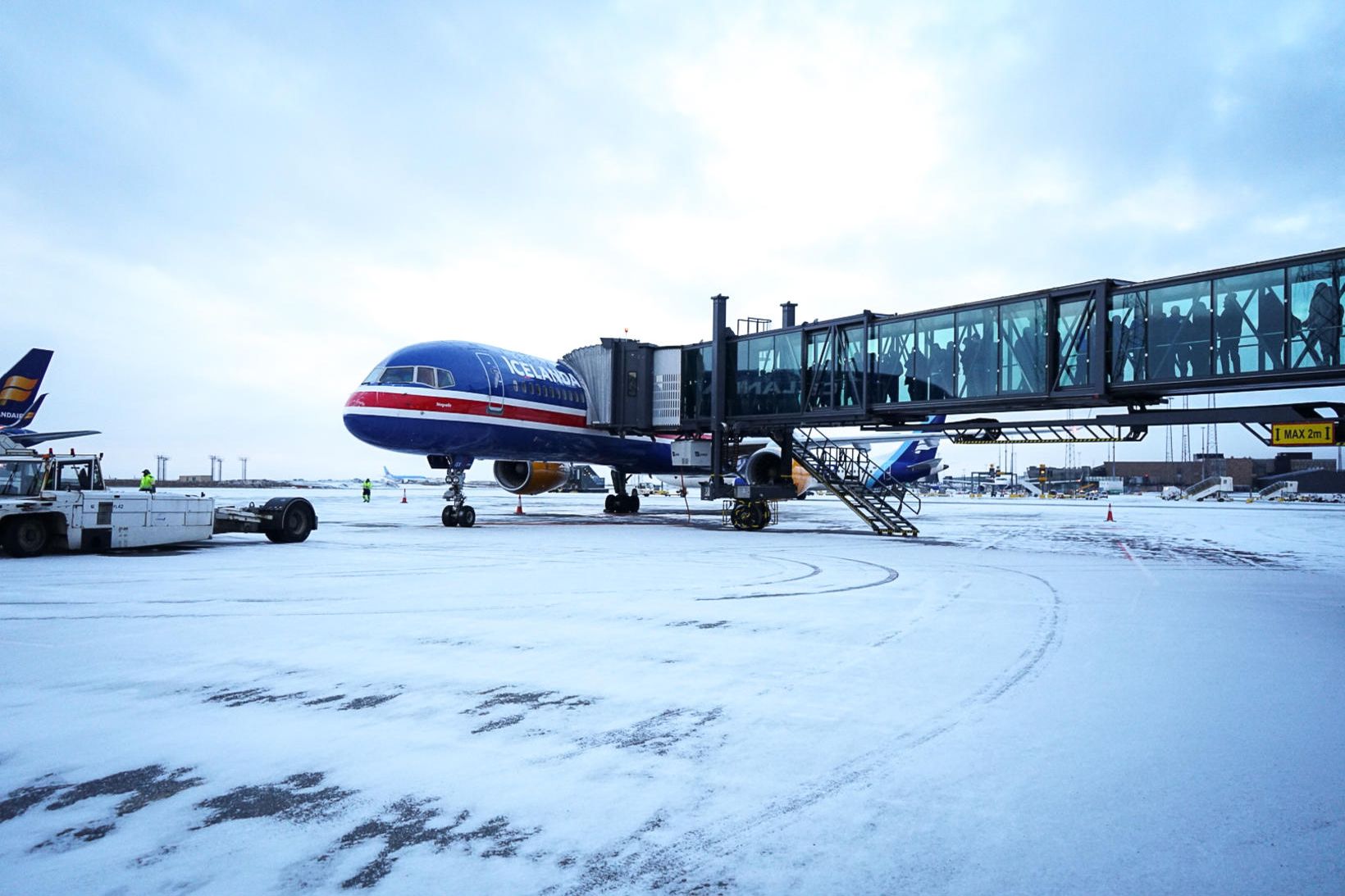 Flugi til Parísar aflýst