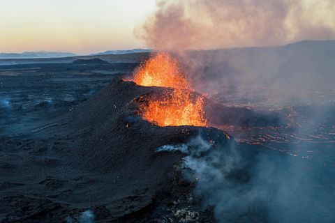 Frá gosstöðvunum síðdegis í gær.