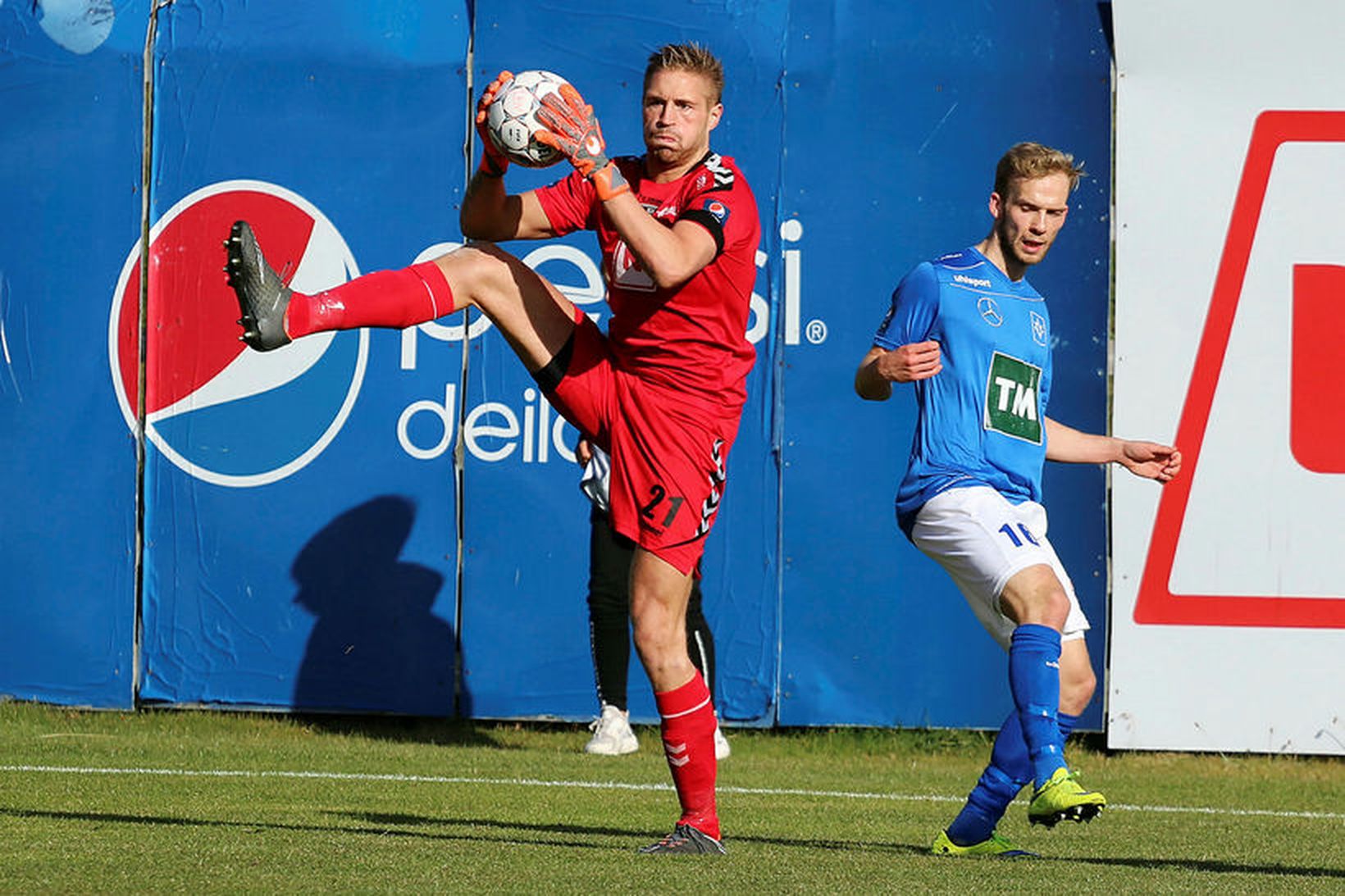 Halldór Páll Geirsson ver mark ÍBV áfram.