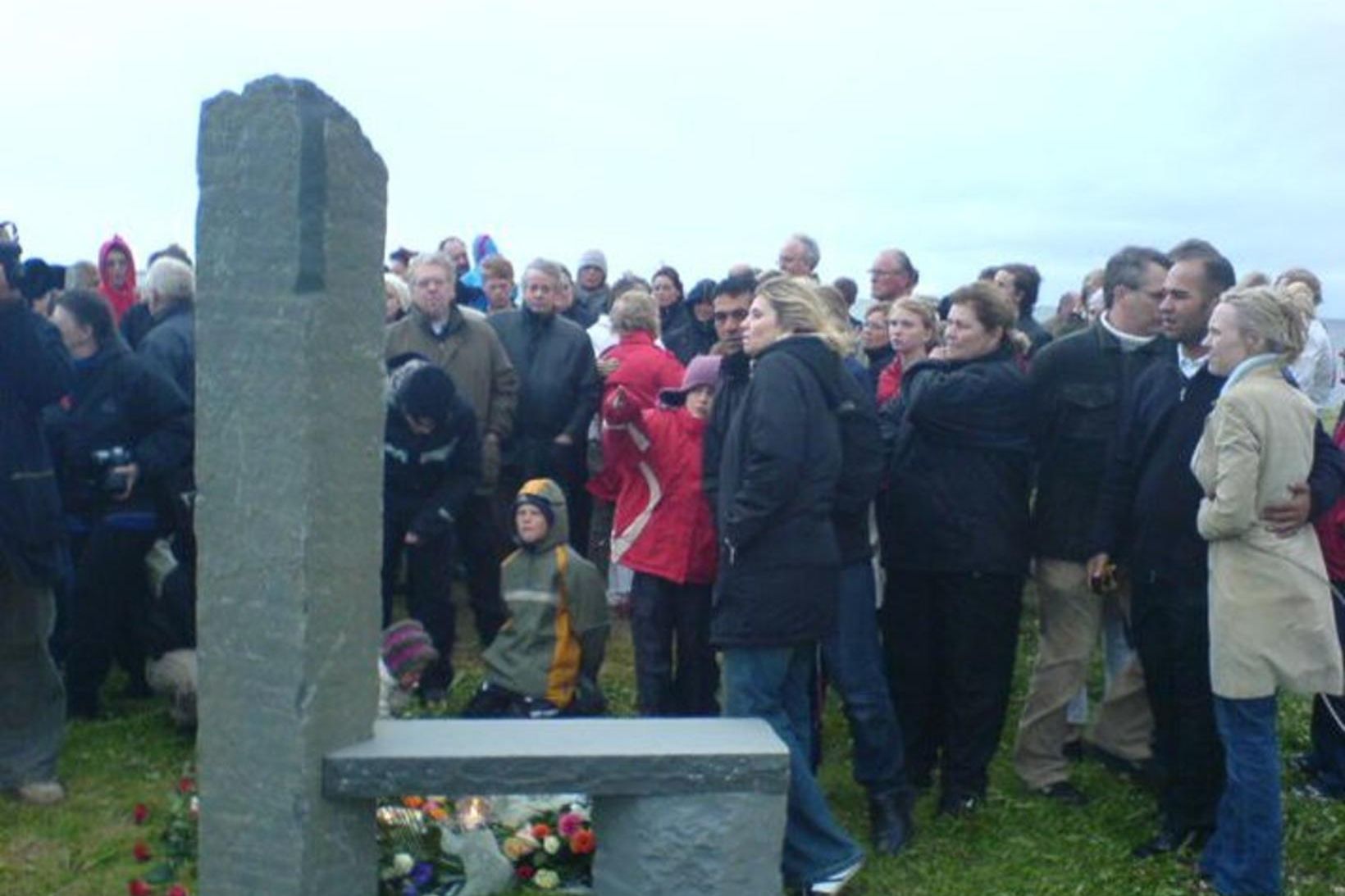 Minnisvarði var reistur um slysið í Skerjafirði 7. ágúst 2005, …