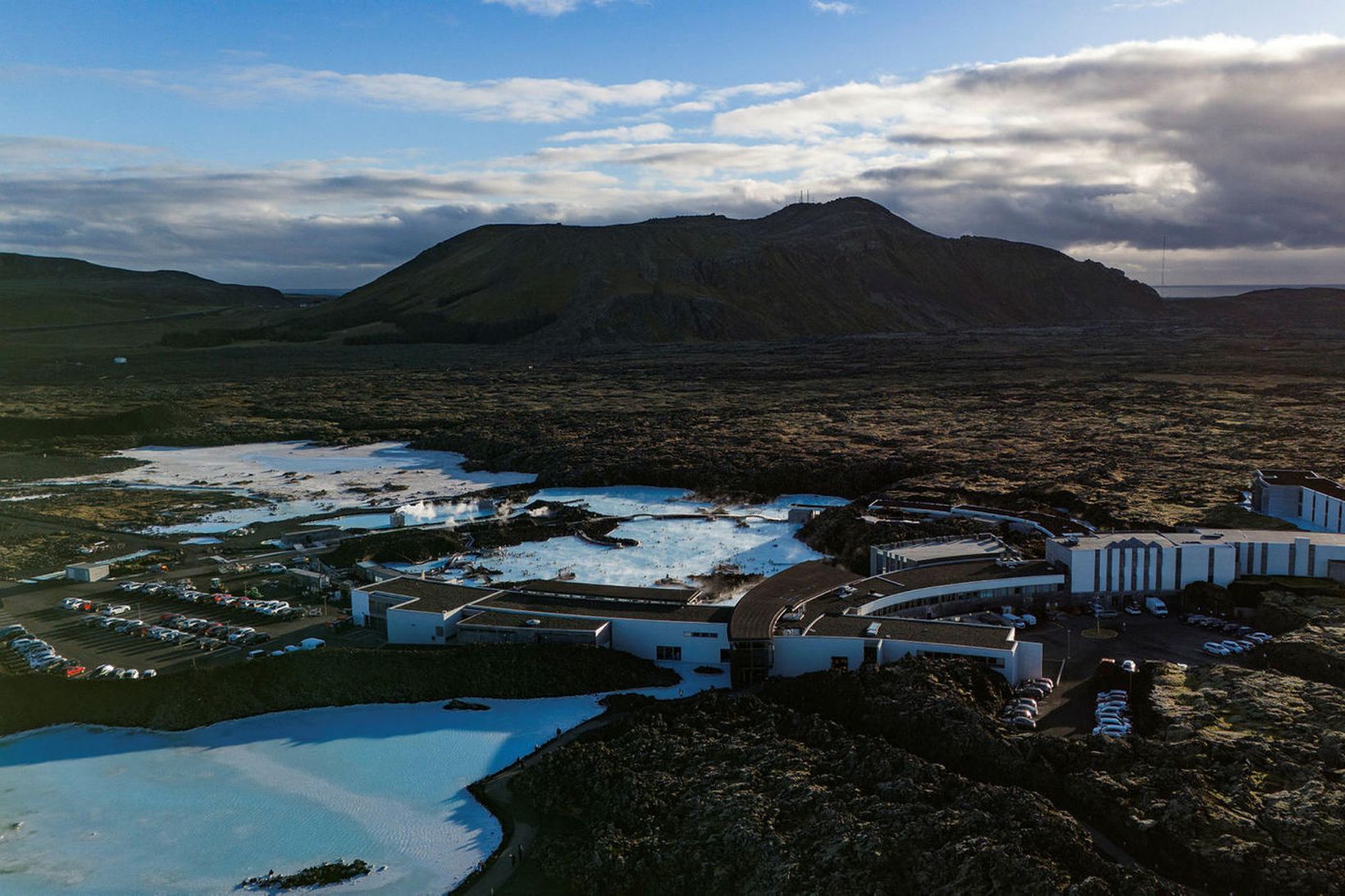 Horft yfir Bláa lónið og í átt að Þorbirni. Hægra …