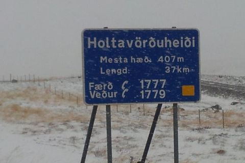 Holtavörðuheiði er lokuð.