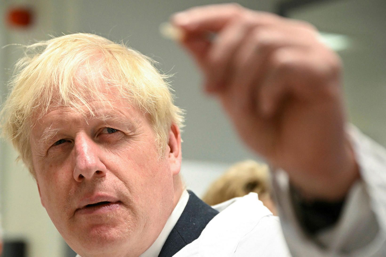 Boris Johnson, forsætisráðherra Bretlands, heimsótti í dag Francis Crick-stofninuna í …