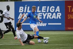 Morten Hansen fyrirliði Vestra og Baldur Logi Guðlaugsson í leiknum.