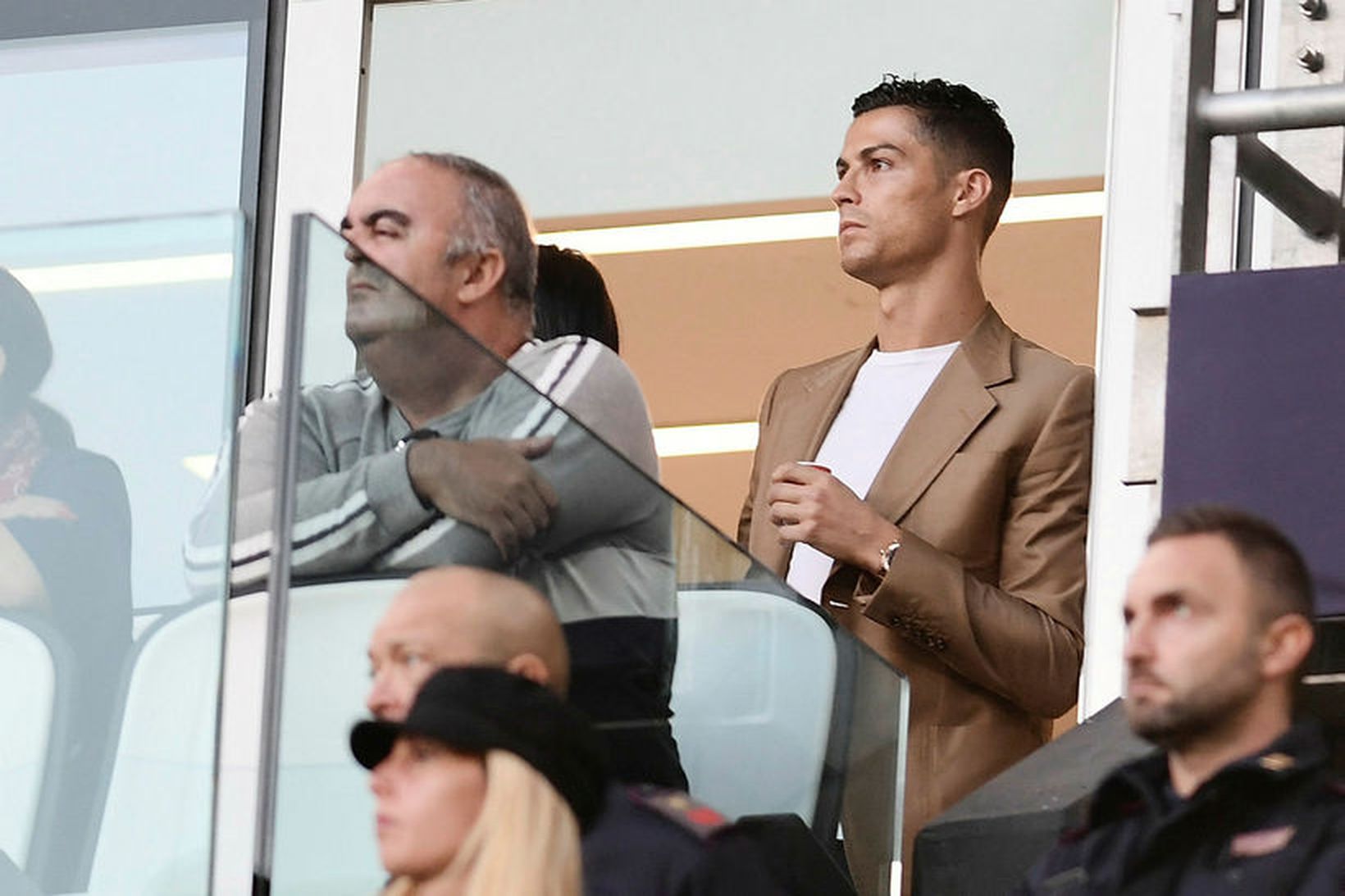 Cristiano Ronaldo horfði á Juventus vinna Young Boys í Meistaradeildinni …