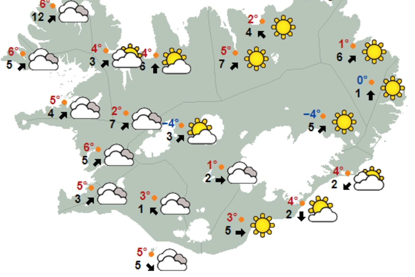 Léttskýjað verður á austurhelmingi landsins.