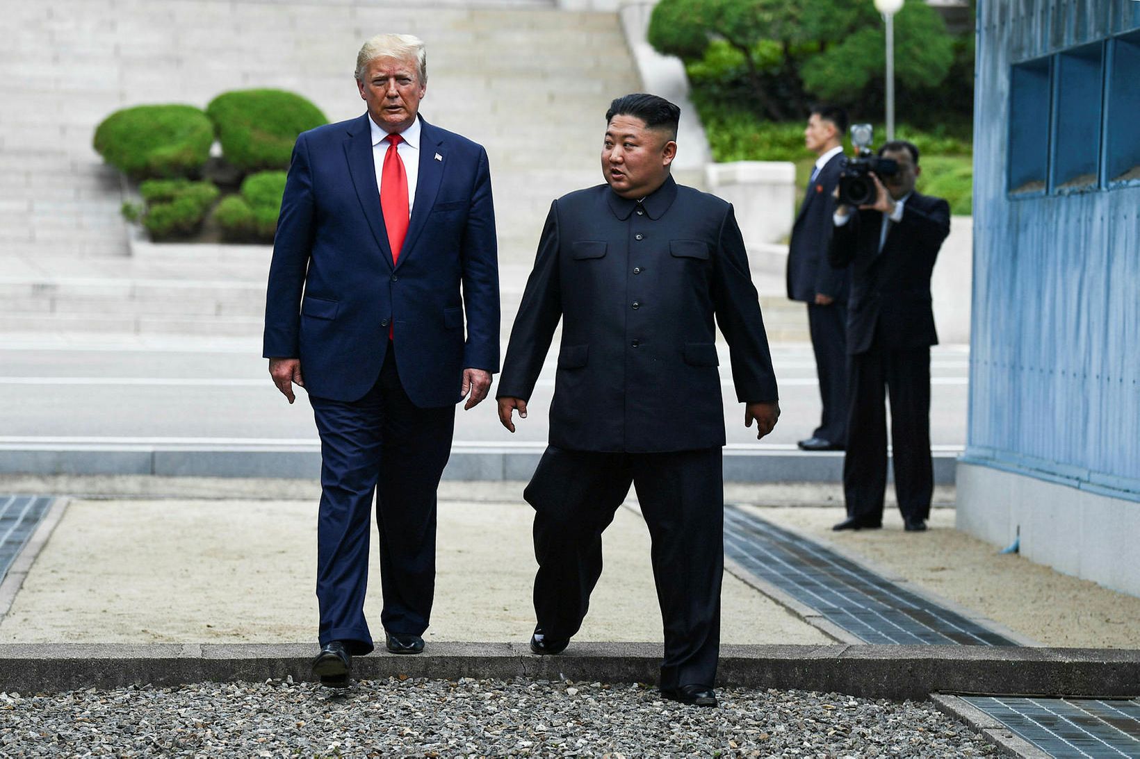 Donald Trump og Kim Jong-un í júní í fyrra. Skin …