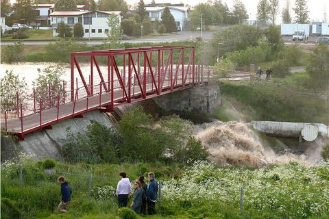 The bridge over Glerá river in Akureyri.