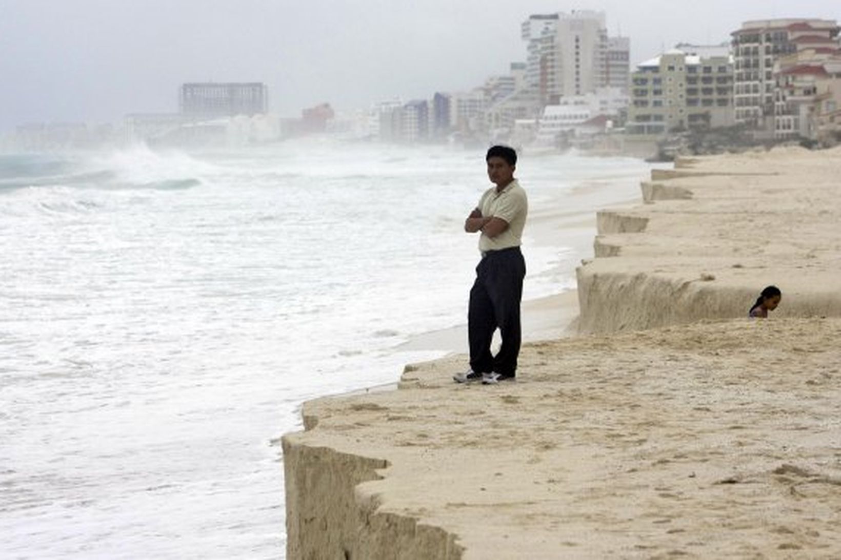 Horft út a sjó í Cancun í Mexíkó.