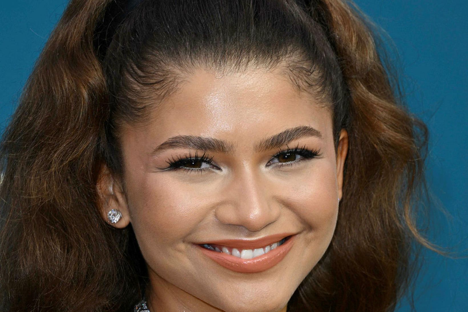 Zendaya er hér förðuð með vörum frá Lancôme.