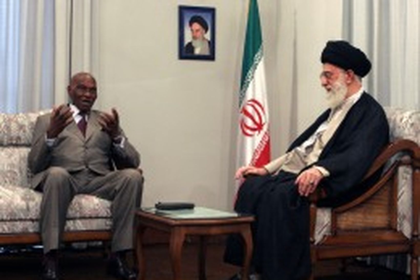 Ajatollah Ali Khamenei, æðsti klerkur Írans, átti fund með Abdoulaye …