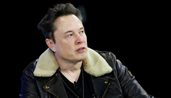 Segir að vélmenni muni brátt starfa hjá Tesla