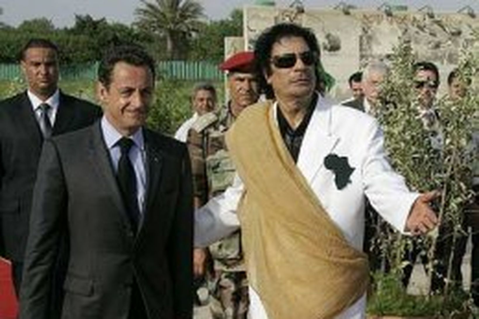 Muammar Gaddafi Líbýuleiðtogi er hann tók á móti Nicolas Sarkozy …