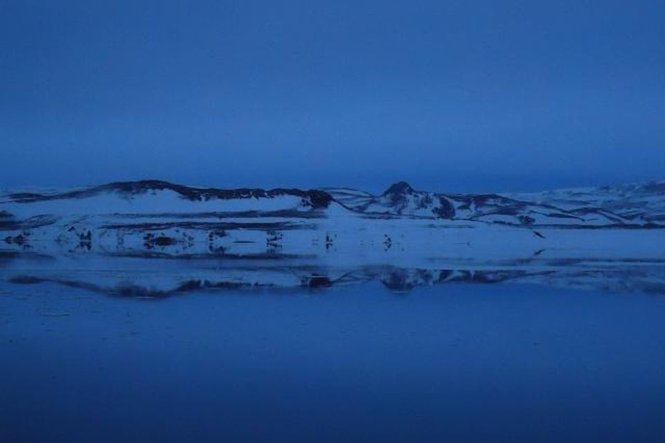 Dauðakyrrð í kvöldhúmi við Berufjörð.