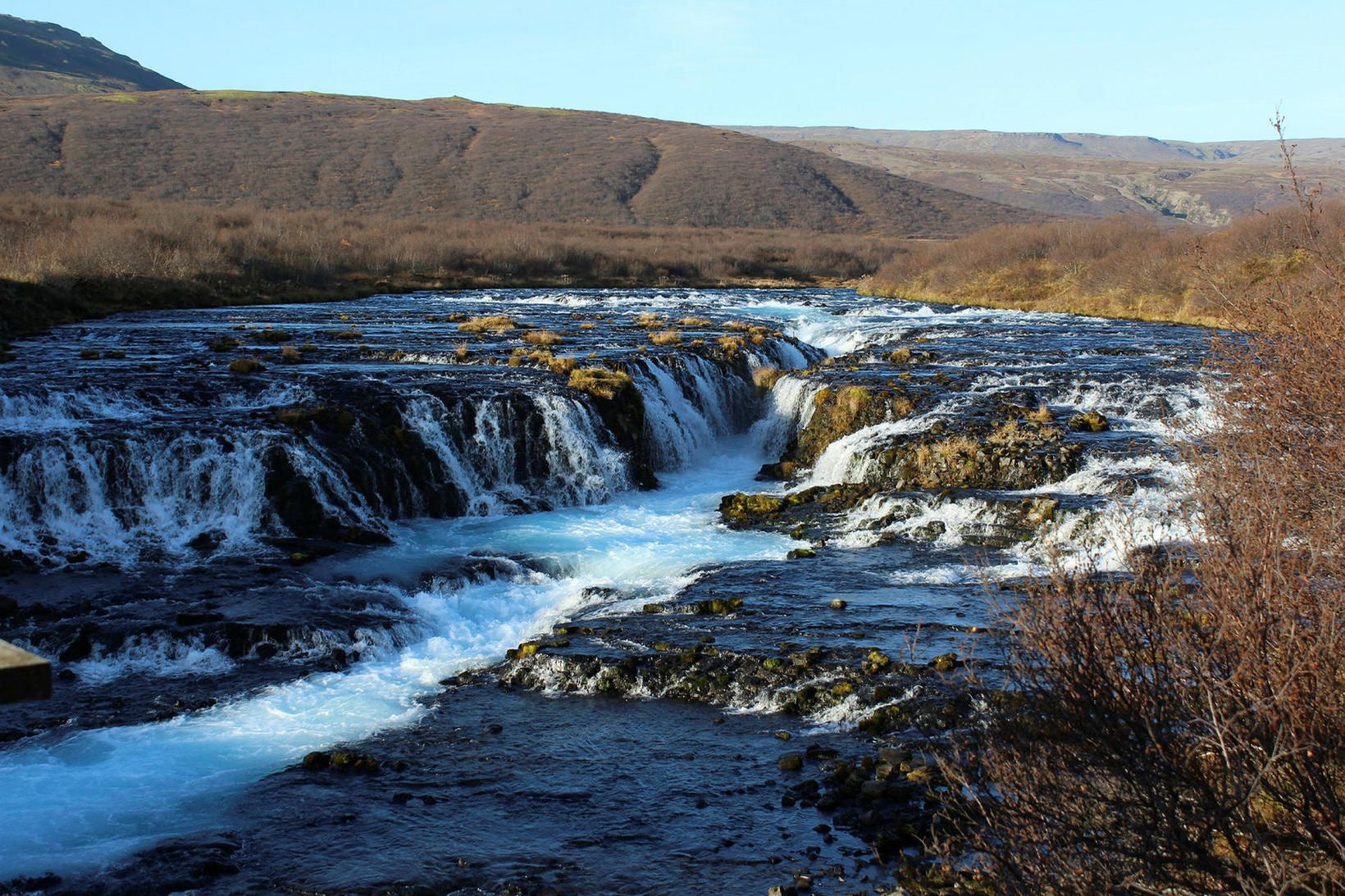 Margir vilja fara að Brúarfossi og skoða náttúruundrið.