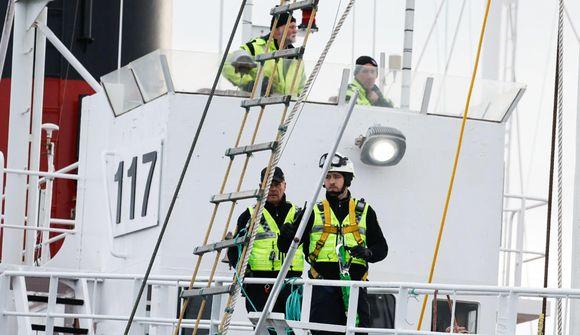 Segir lögreglu hindra för sjúkrabíla