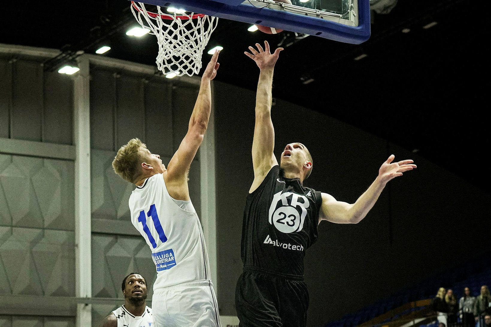 Körfuboltinn í beinni: Mjótt á munum í öllum leikjum