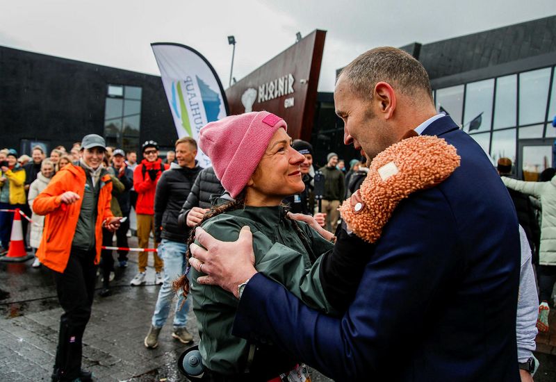 President of Iceland Guðni Th. Jóhannesson welcomed the runners to Öskjuhlíð as they set a new Icelandic record.