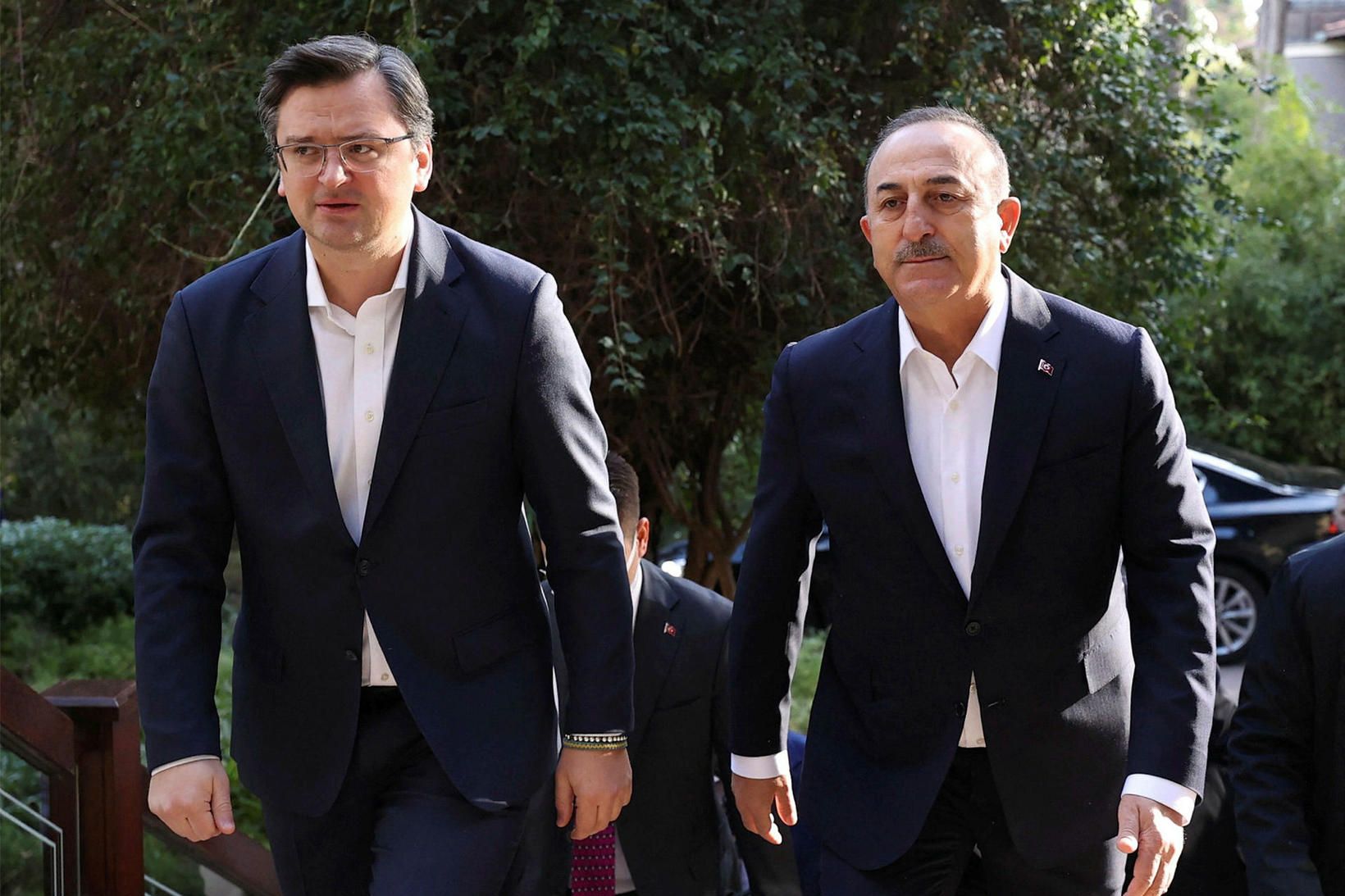 Kúleba ásamt tyrkneska utanríkisráðherranum Mevlut Cavusoglu í Antalya í dag.