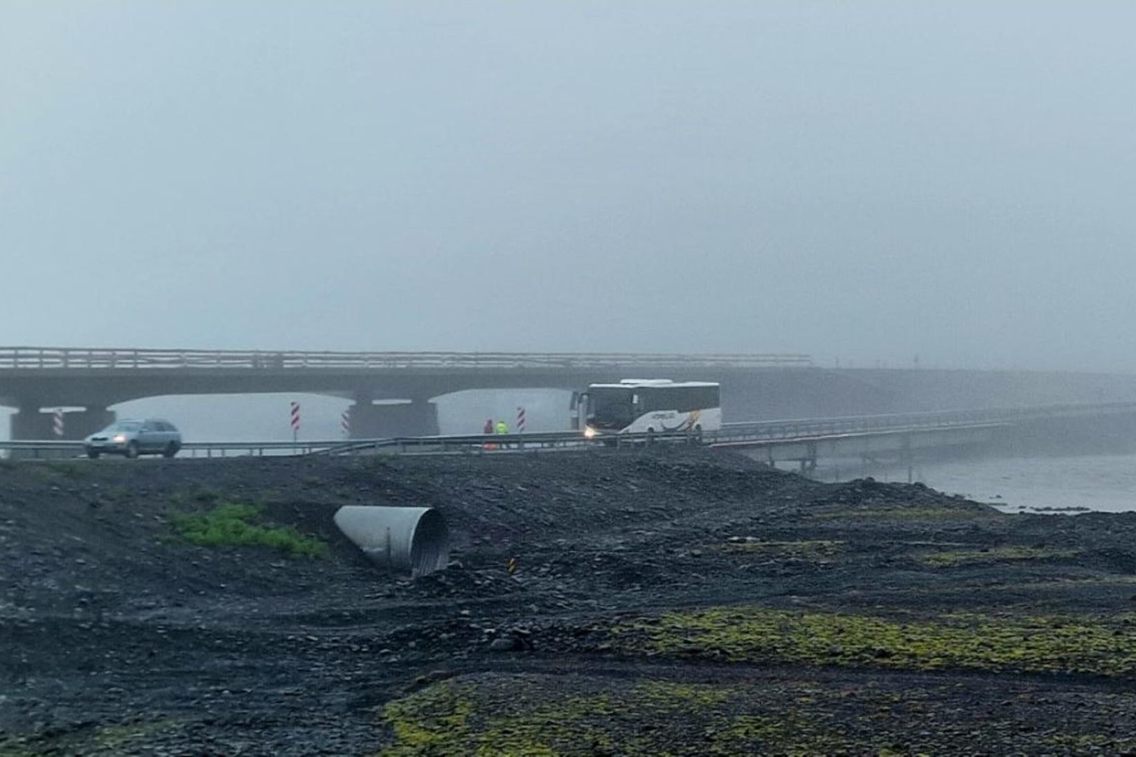 Líklegt er að vatnshæð haldi áfram að hækka en bráðum …