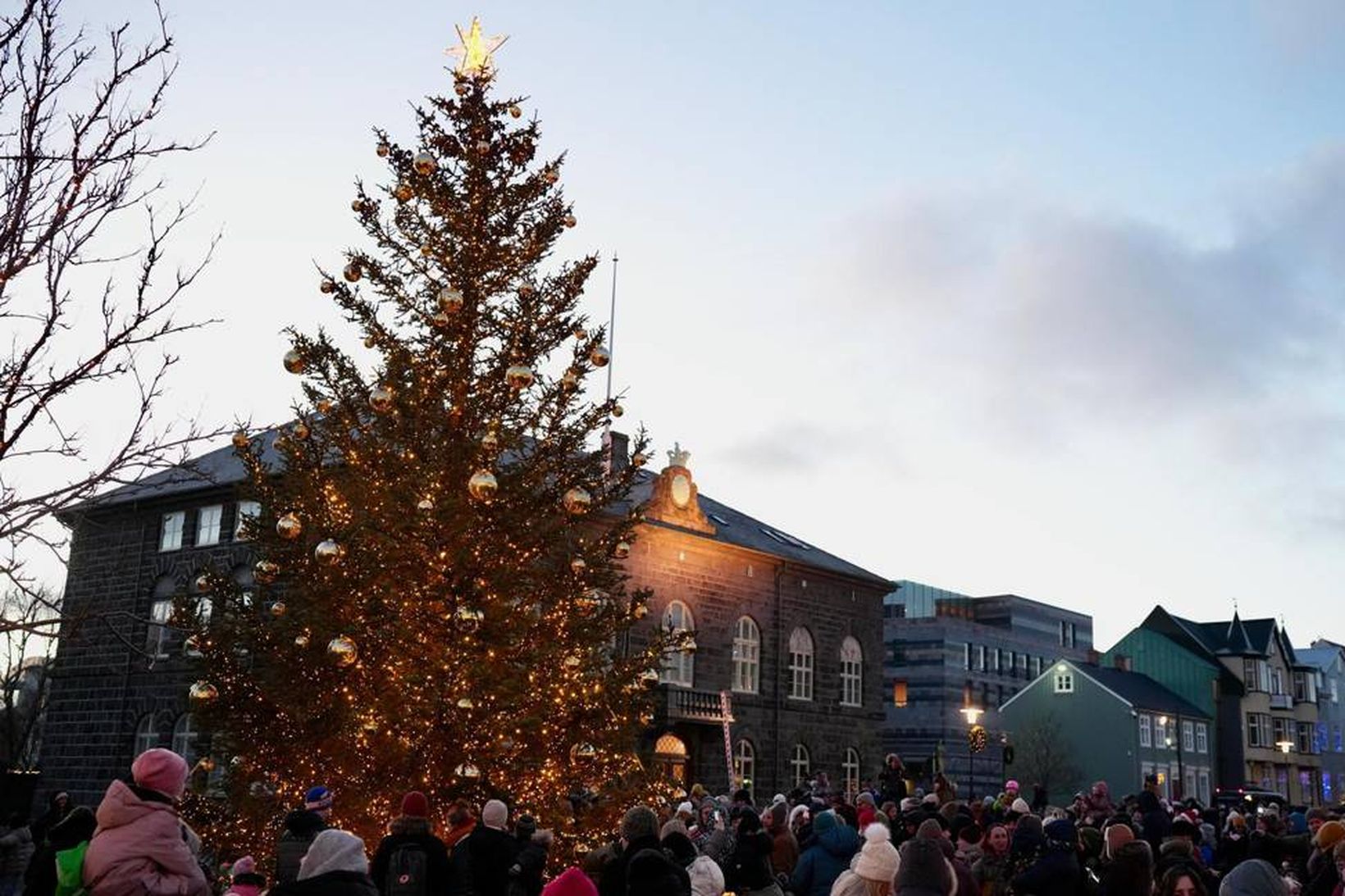 Margar fjölskyldur eiga erfitt með að ná endum saman á …