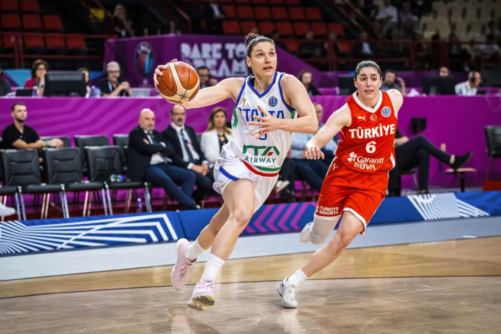 Cecilia Zandalasini sækir að Tyrkjum í Grikklandi í kvöld.