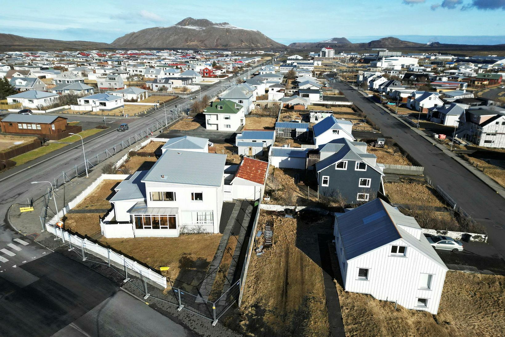 Á fundi ríkisstjórnar 18. mars var samþykkt tillaga forsætisráðherra um …