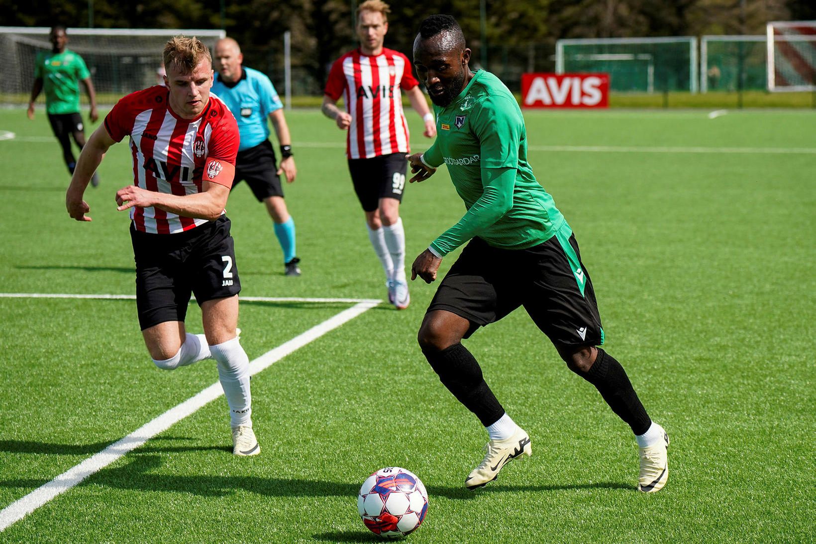 Oumar Diouck skoraði tvö mörk fyrir Njarðvík.