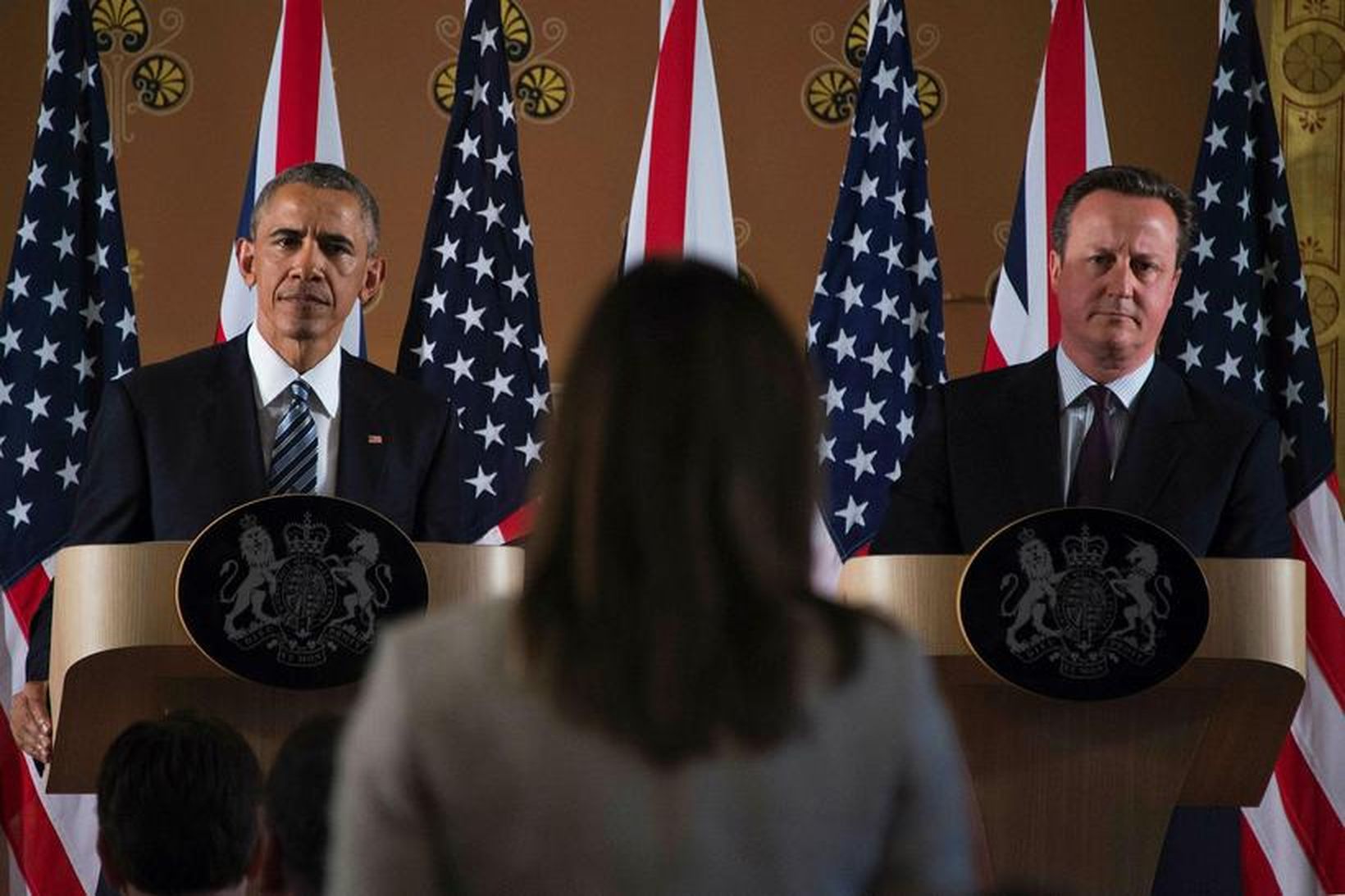 Obama og Cameron ræða við blaðamenn í gær.