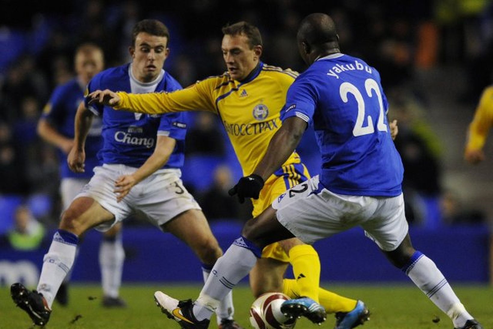 Jose Baxter og Yakubu í baráttunni á Goodison Park í …