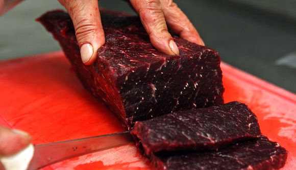 Eitruðu hrefnukjöti fargað