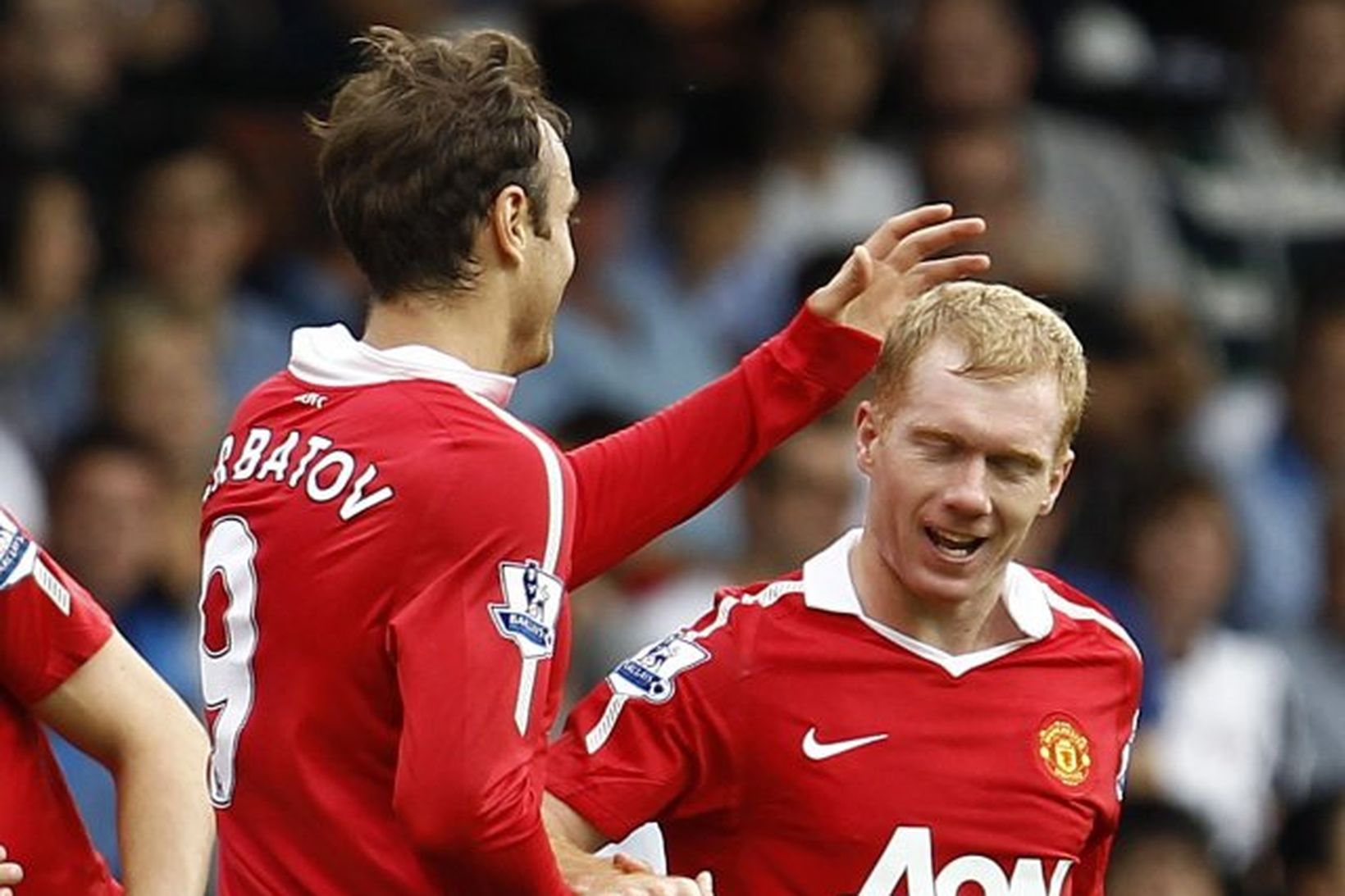 Paul Scholes fagnar marki með United ásamt Dimitar Berbatov.