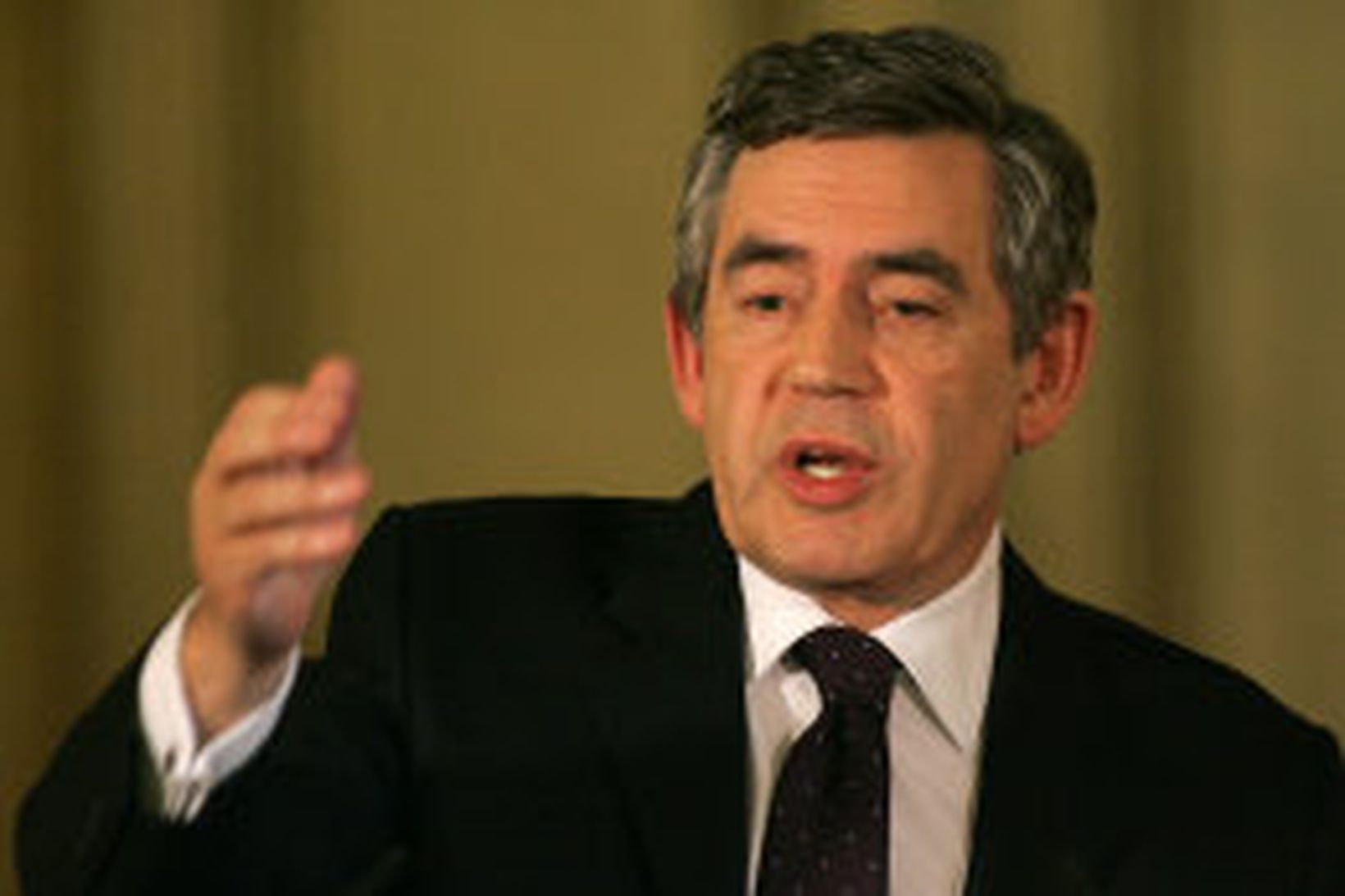 Gordon Brown þarf ekki að boða til kosninga fyrr en …