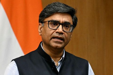 Utanríkisráðherra Indlands, Vikram Misri, segir brot Pakistana gegn vopnahléinu vera ítrekuð.