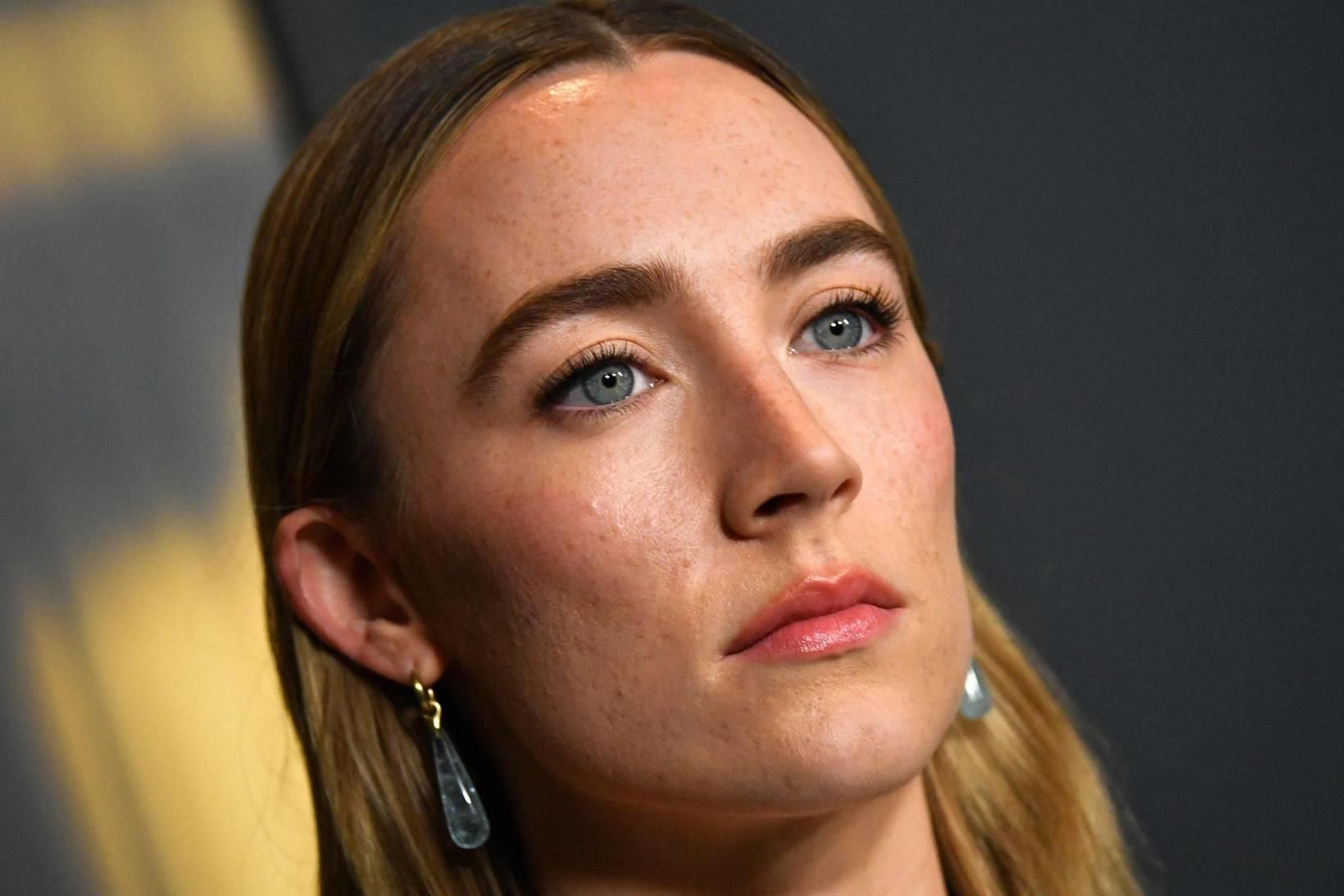 Leikkonan Saoirse Ronan er förðuð á náttúrulegan hátt. Varirnar eru …