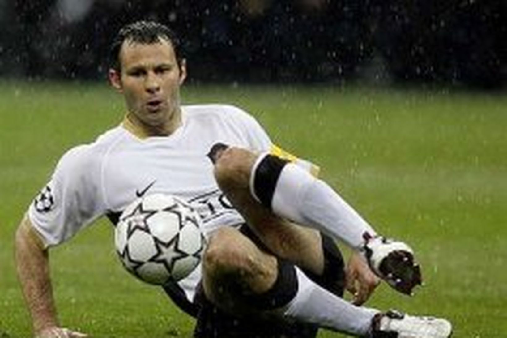 Ryan Giggs hefur ákveðið að hætta að leika með velska …